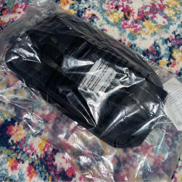 NWT Lululemon Everywhere Belt Bag black - Picture 6 of 9